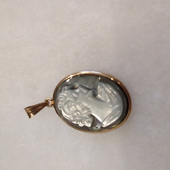 Vintage 14K Gold Cameo Pendant - Picture 2 of 6